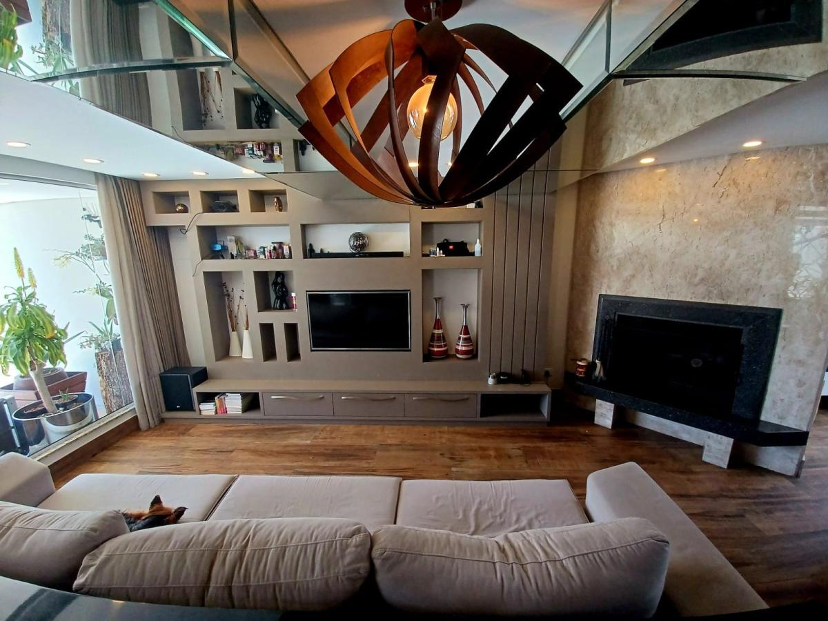 Sobrado à venda com 4 quartos, 220m² - Foto 1