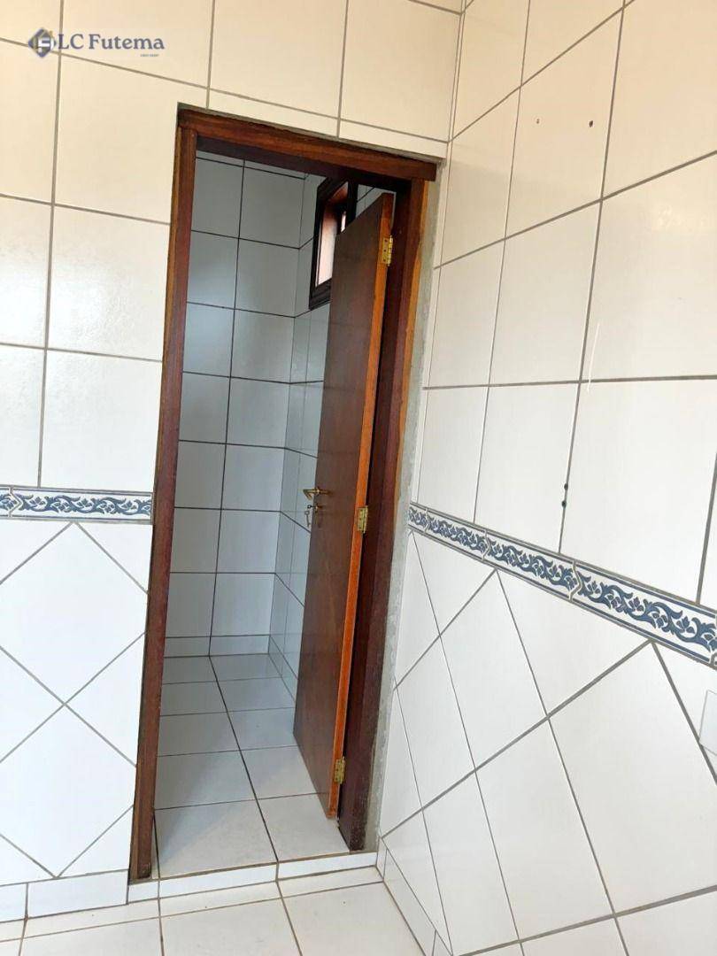 Casa de Condomínio para alugar com 3 quartos, 220m² - Foto 24