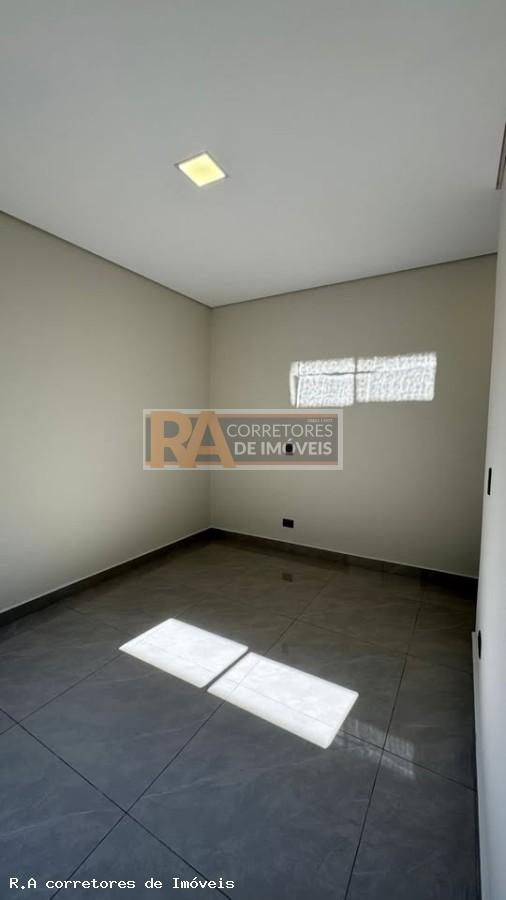 Casa à venda com 2 quartos, 150m² - Foto 8