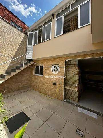 Casa à venda com 3 quartos, 244m² - Foto 2