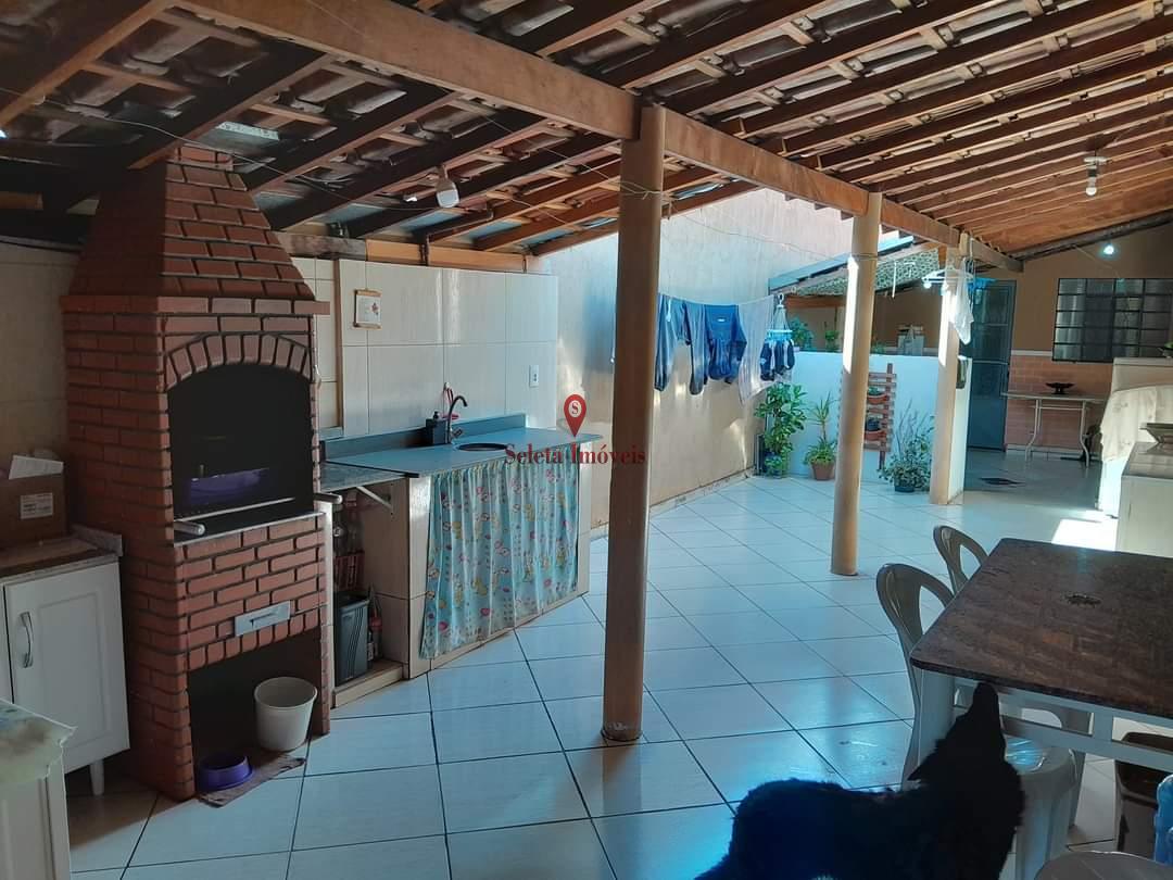 Casa à venda com 3 quartos, 280m² - Foto 1