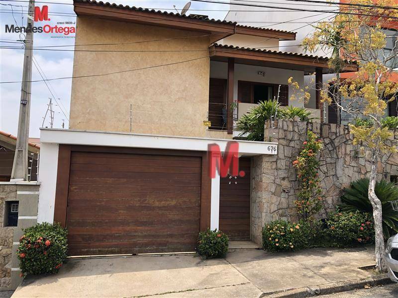 Casa à venda com 4 quartos, 378m² - Foto 1