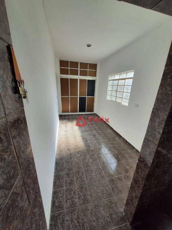 Casa à venda com 4 quartos, 190m² - Foto 9