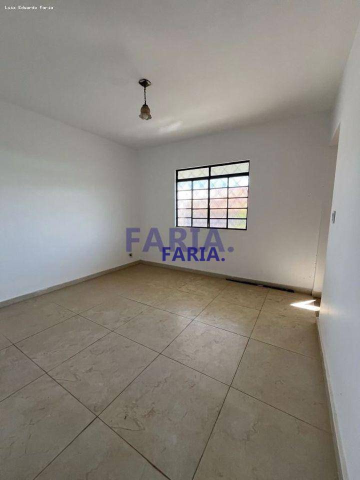 Casa à venda com 3 quartos, 180m² - Foto 3