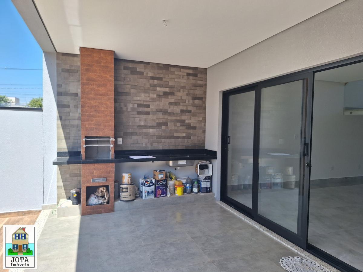 Sobrado à venda com 3 quartos, 250m² - Foto 1