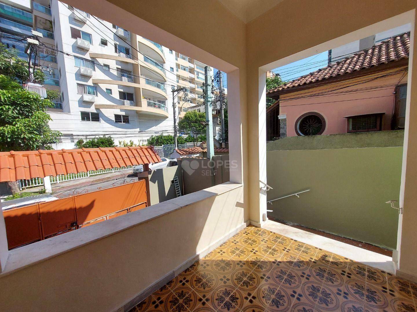 Casa à venda com 4 quartos, 250m² - Foto 3