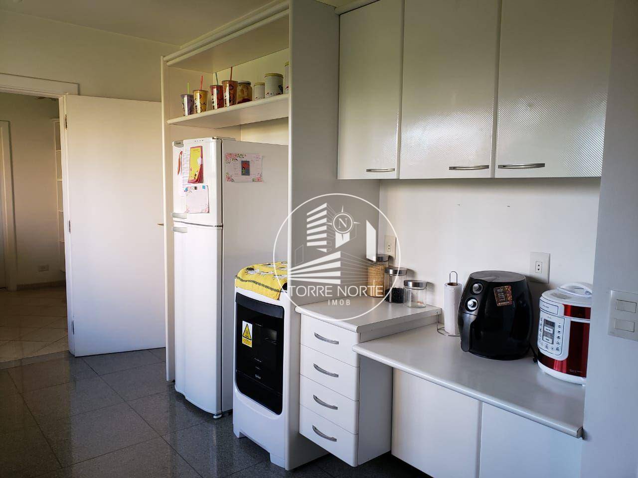 Apartamento à venda com 4 quartos, 320m² - Foto 8