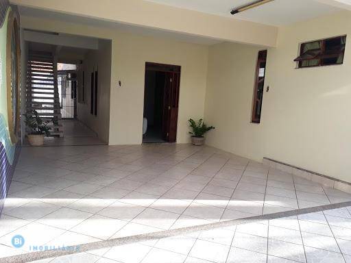 Casa à venda com 3 quartos, 180m² - Foto 2