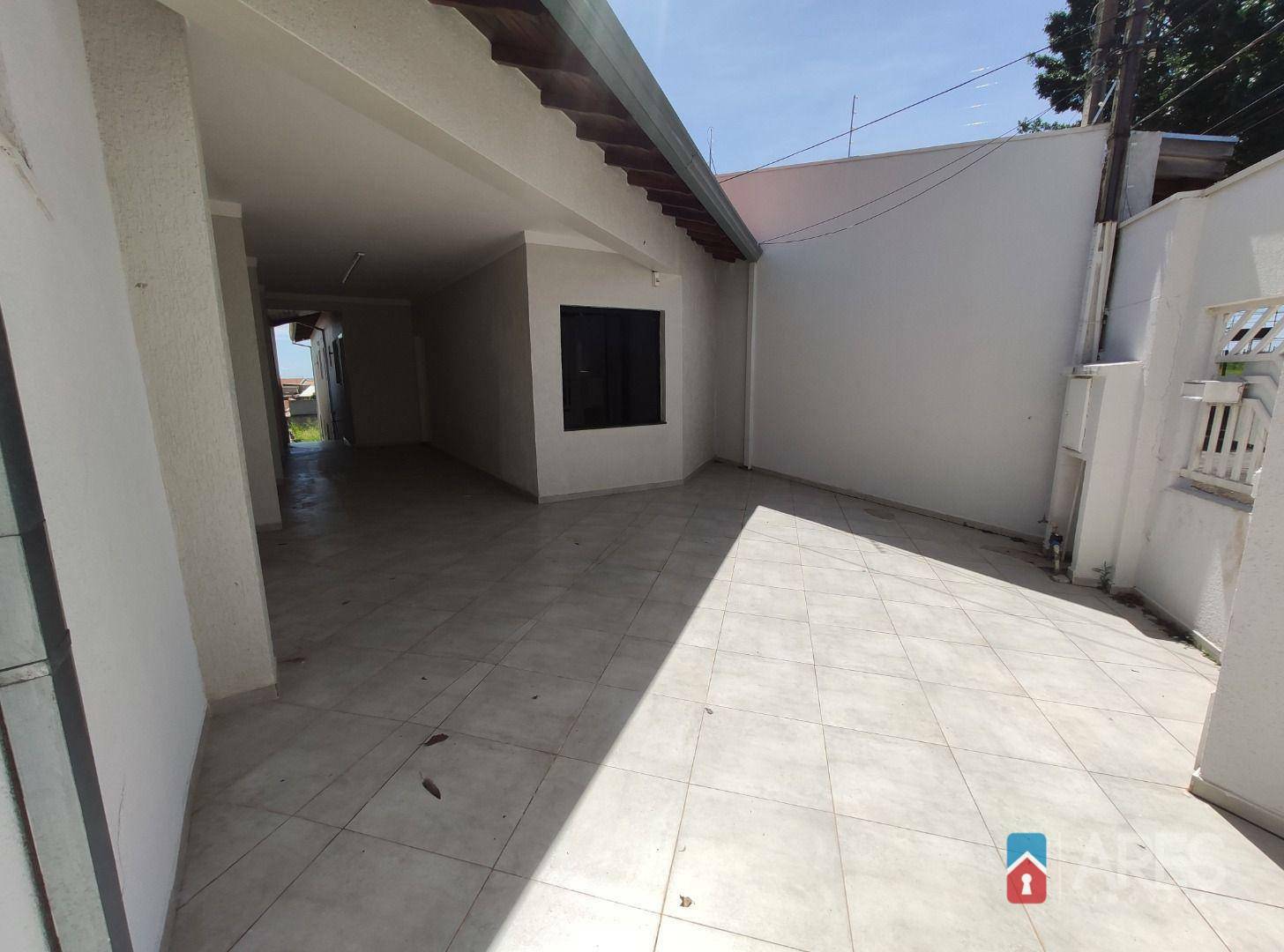 Casa à venda com 3 quartos, 160m² - Foto 1