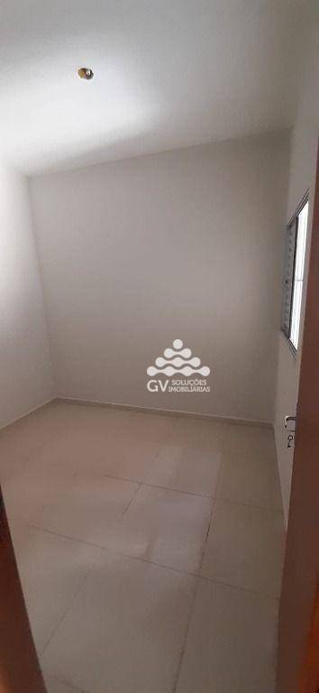 Casa à venda com 2 quartos, 70m² - Foto 4