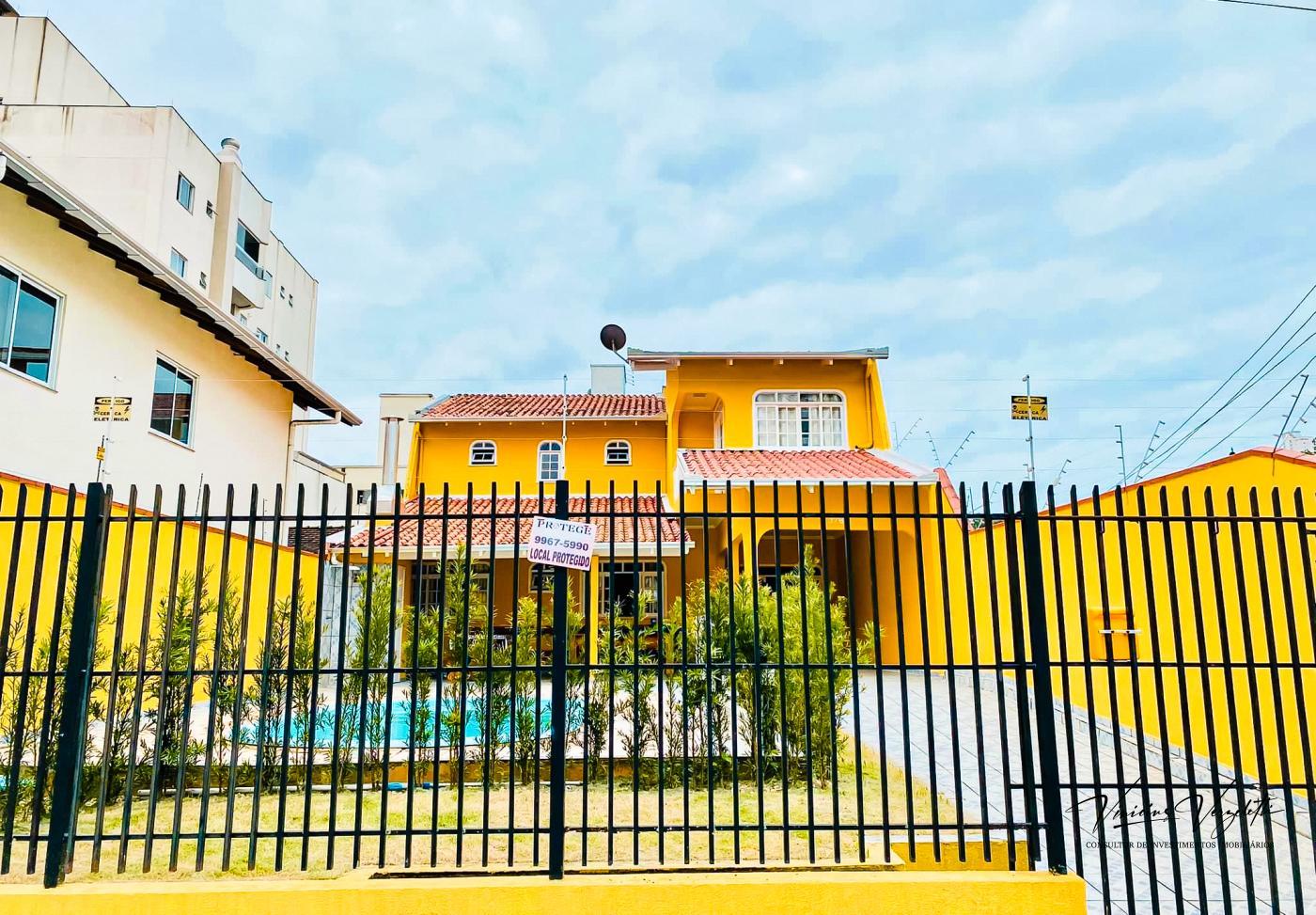 Casa para alugar com 4 quartos, 300m² - Foto 1