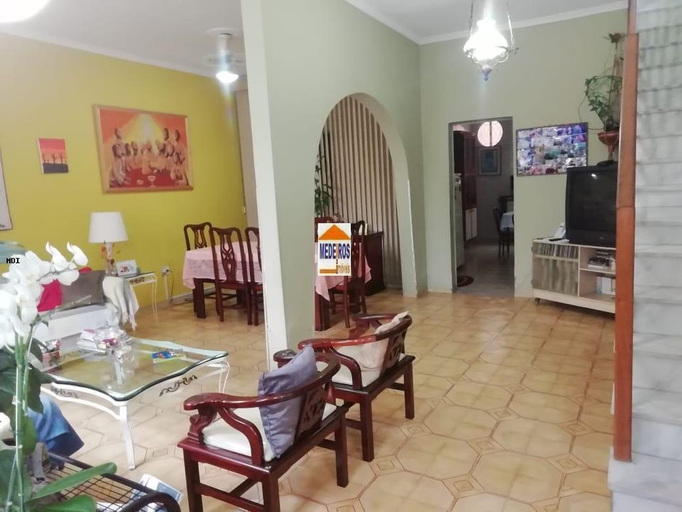 Casa à venda com 4 quartos, 240m² - Foto 2