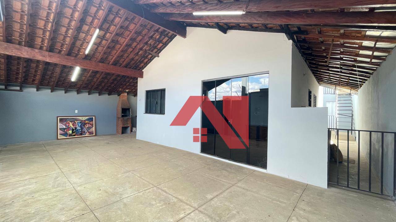 Casa à venda com 4 quartos, 177m² - Foto 1