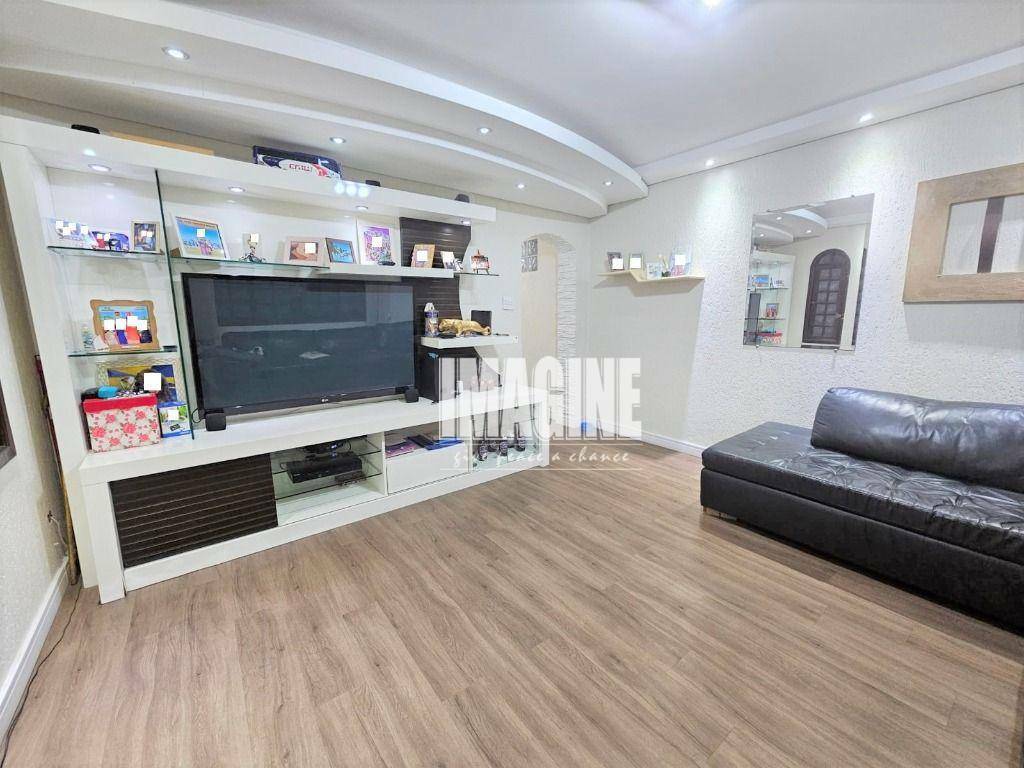 Sobrado à venda com 3 quartos, 150m² - Foto 1