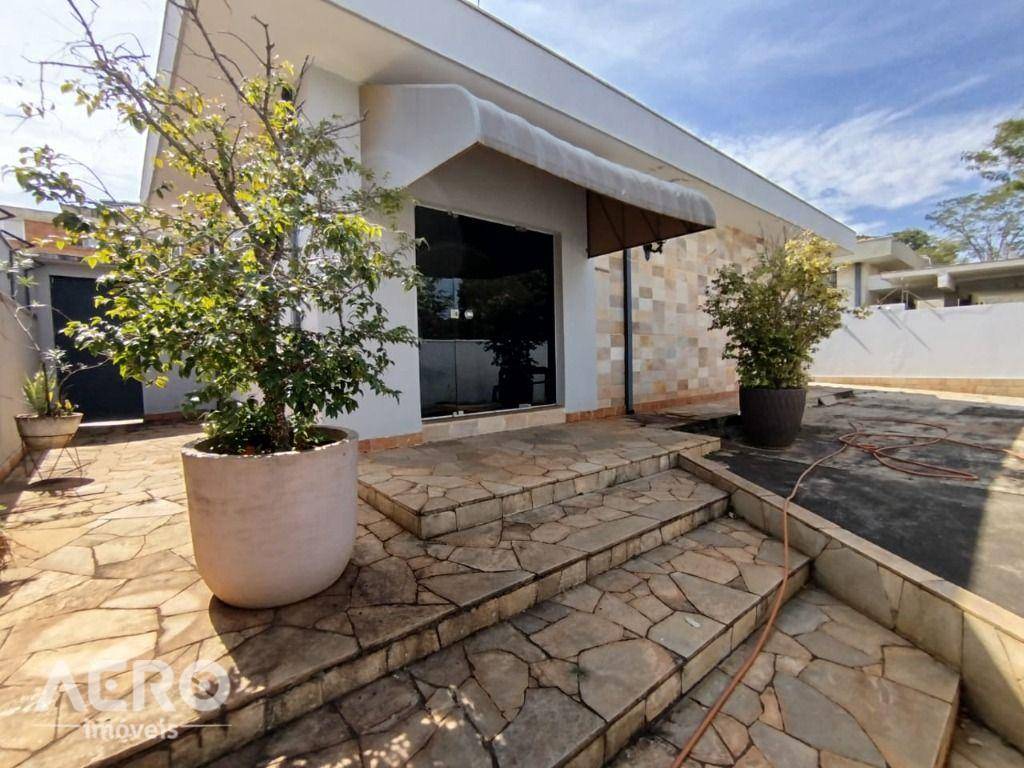 Casa, 4 quartos, 300 m² - Foto 1