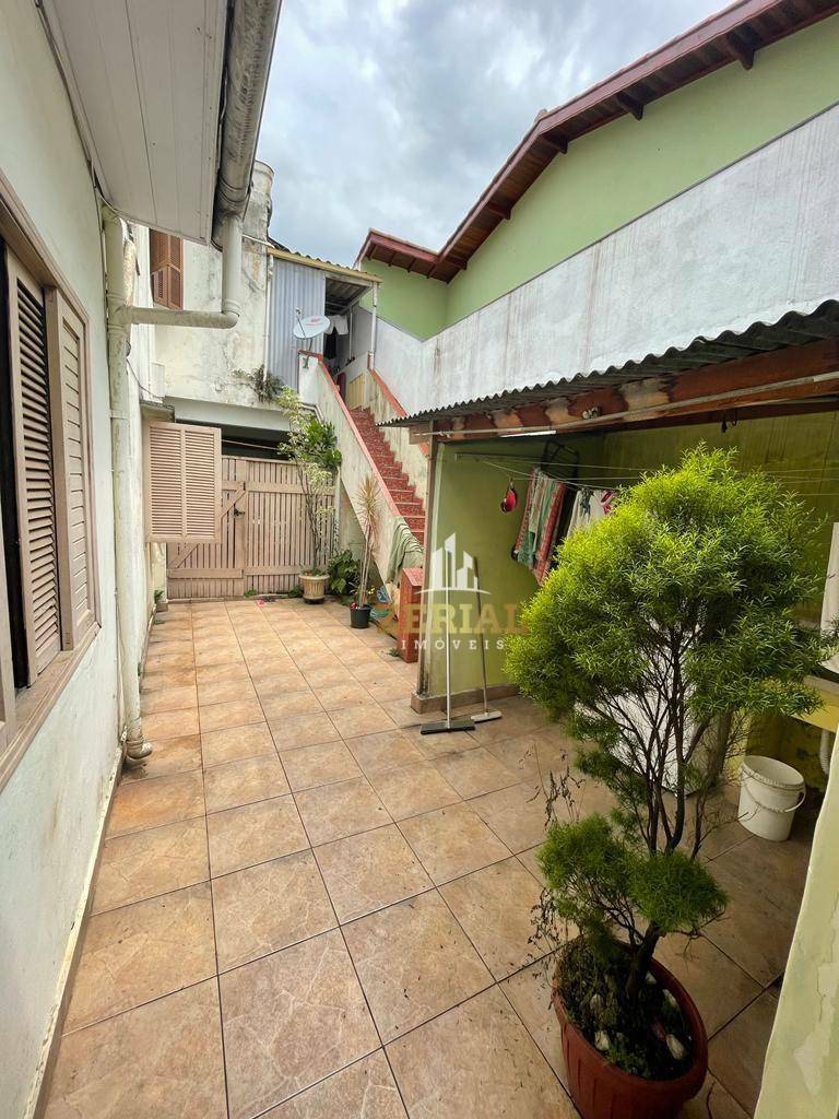 Sobrado à venda com 6 quartos, 240m² - Foto 2