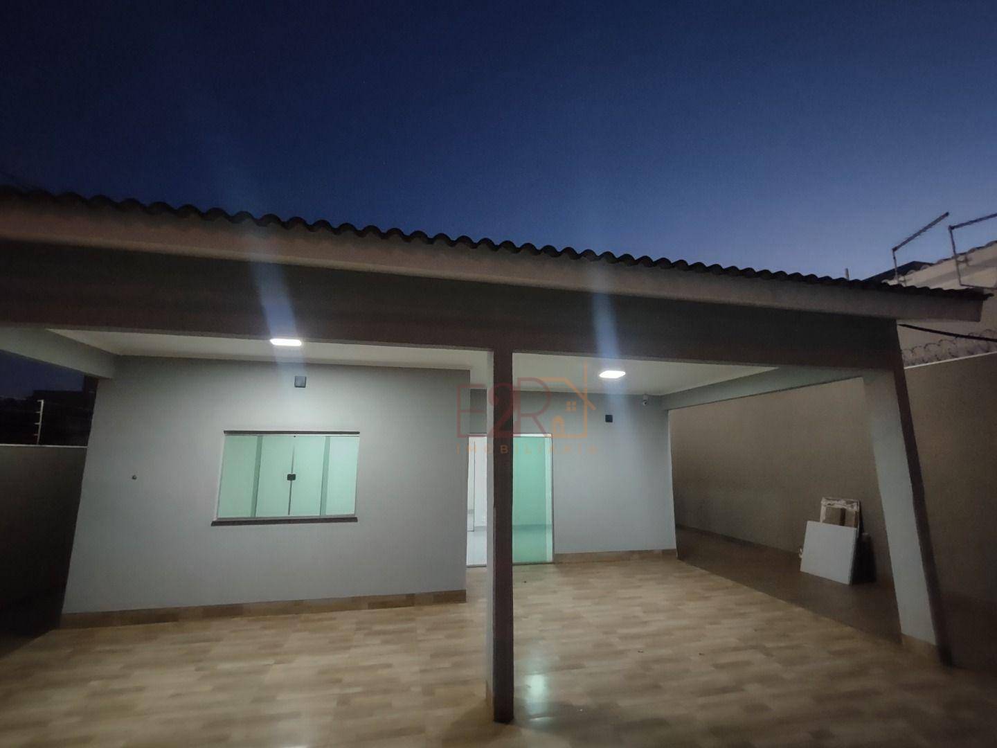 Casa à venda com 3 quartos, 178m² - Foto 1