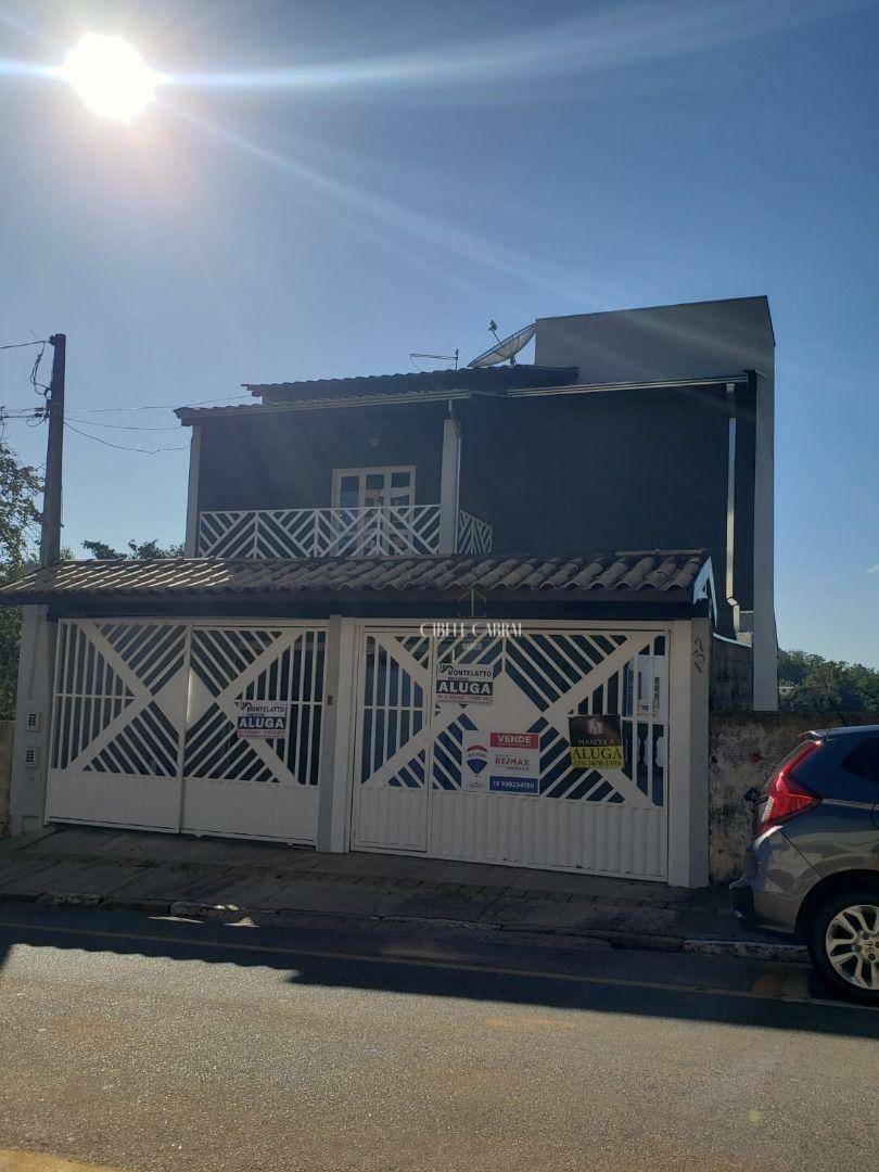 Casa à venda e aluguel com 3 quartos, 200m² - Foto 2