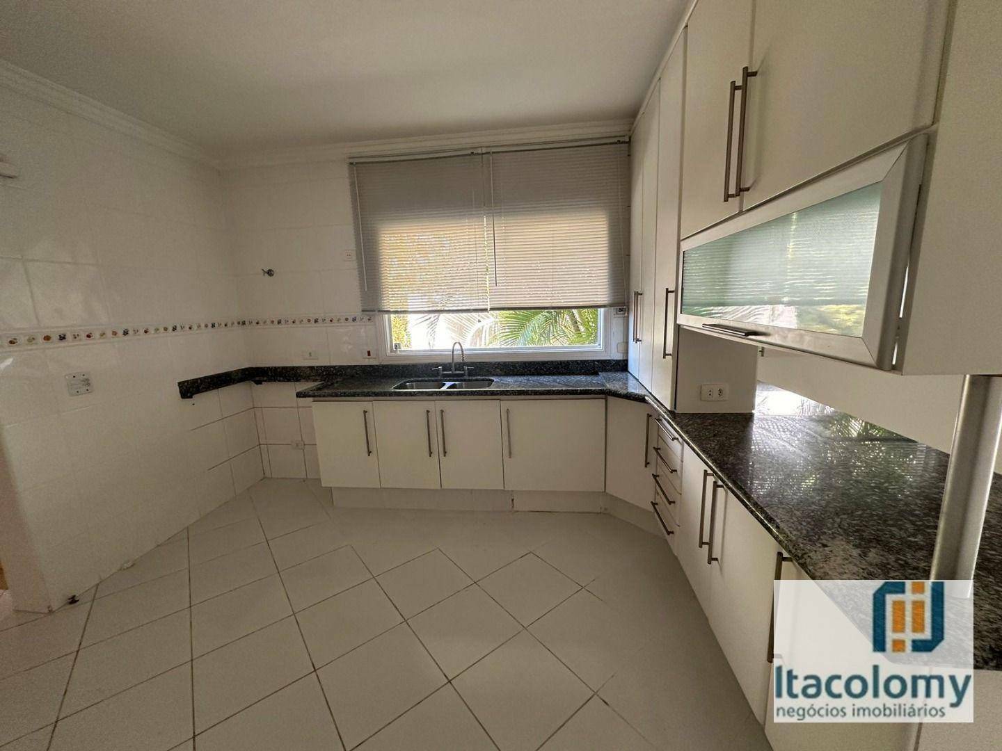 Casa de Condomínio para alugar com 4 quartos, 430m² - Foto 8