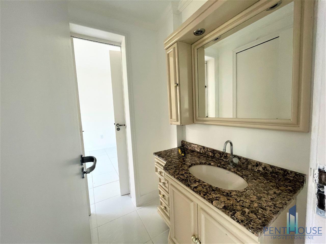 Apartamento para alugar com 3 quartos, 135m² - Foto 12