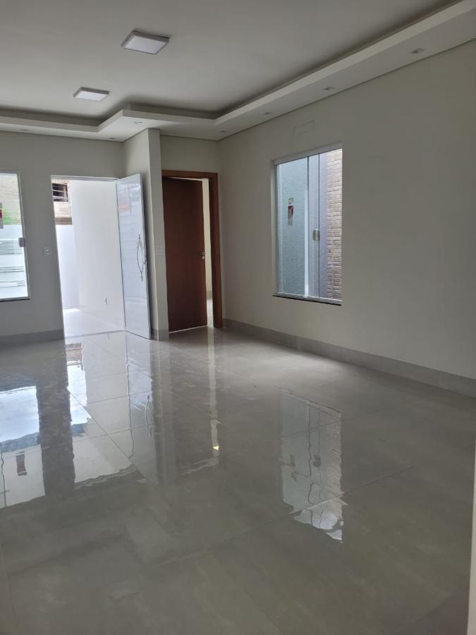 Casa à venda com 3 quartos, 202m² - Foto 1