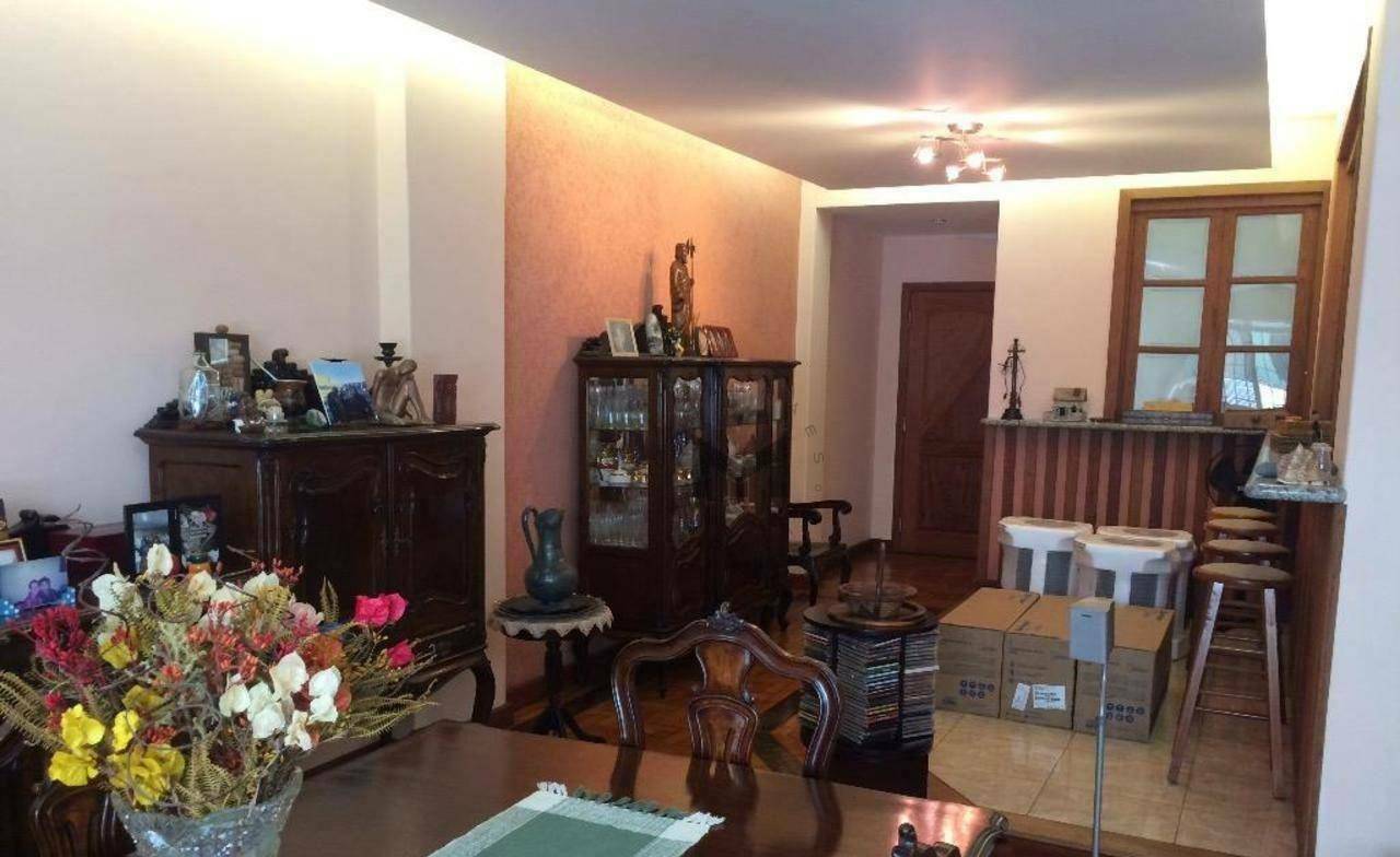 Apartamento à venda com 3 quartos, 225m² - Foto 3