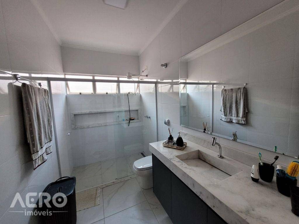 Casa à venda com 3 quartos, 263m² - Foto 26