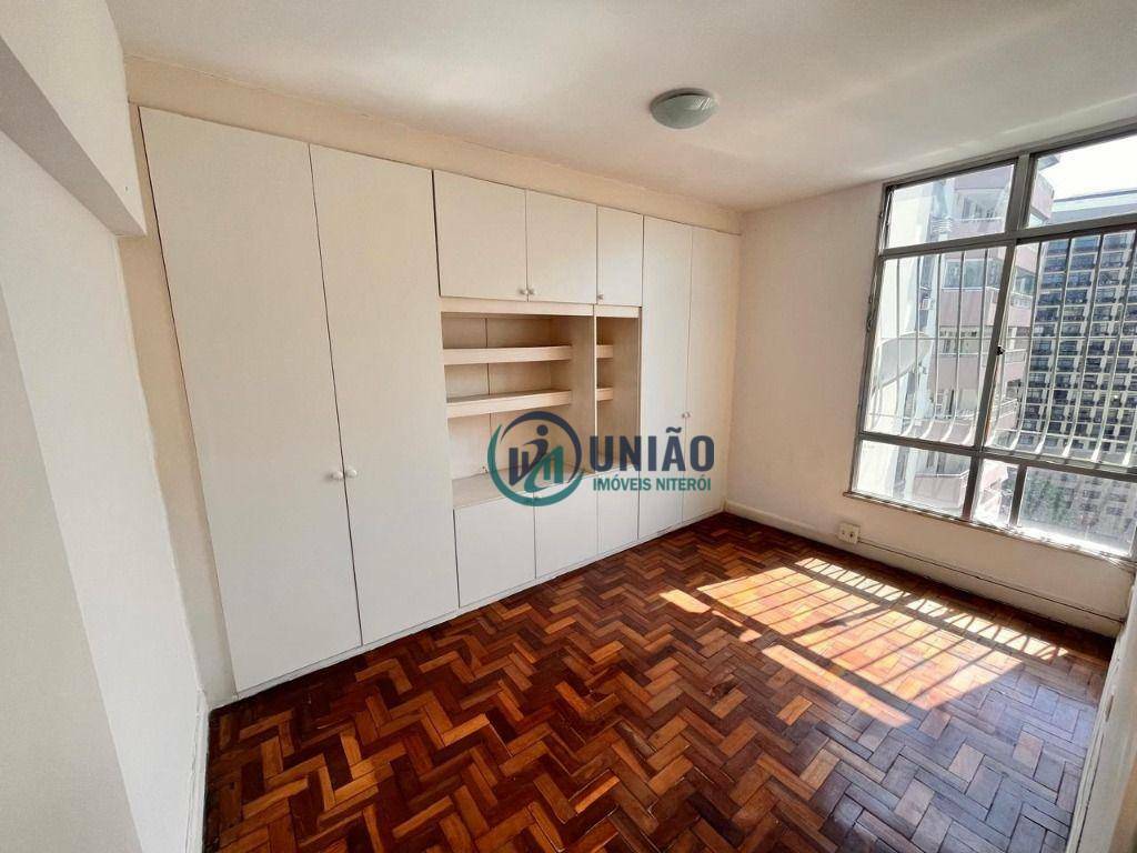 Apartamento à venda com 3 quartos, 130m² - Foto 13