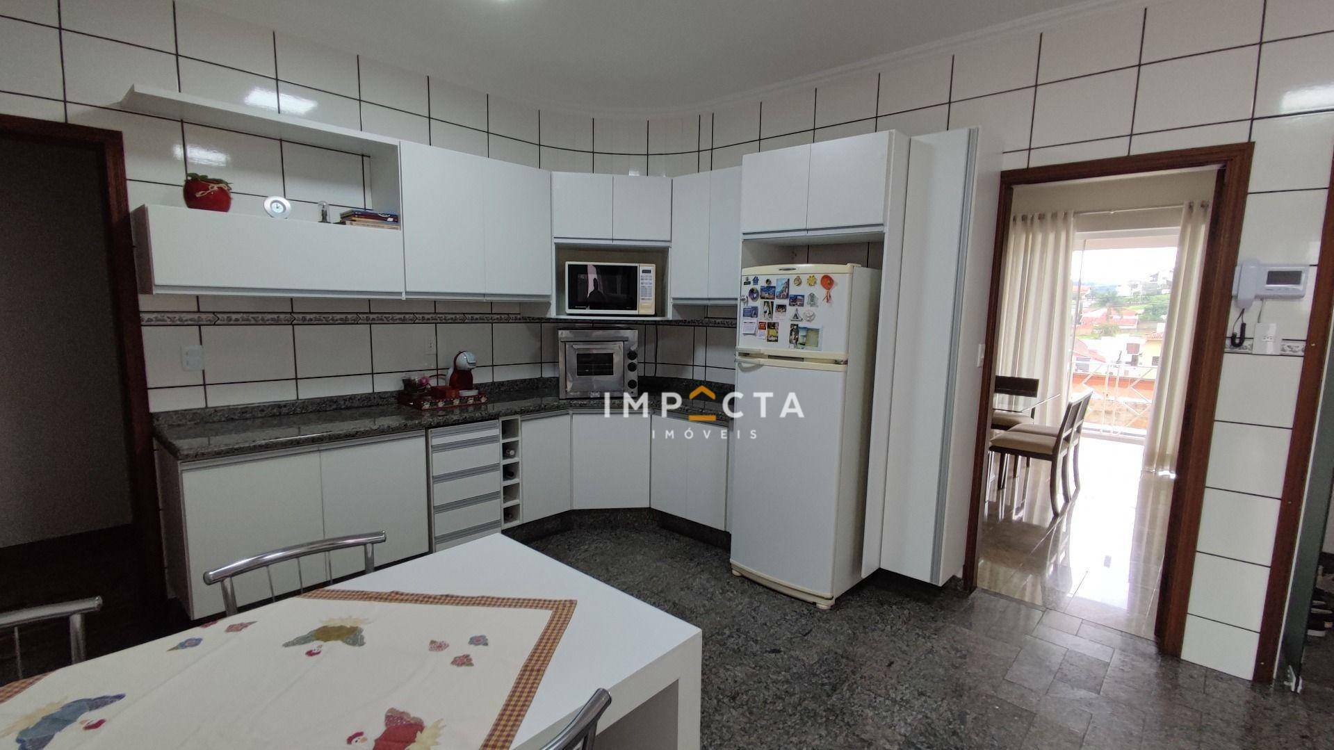 Casa à venda com 4 quartos, 330m² - Foto 16