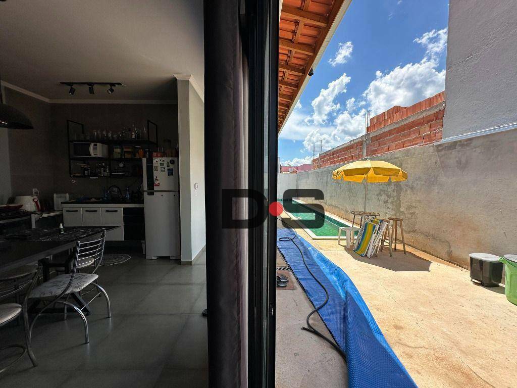 Casa à venda com 1 quarto, 80m² - Foto 4