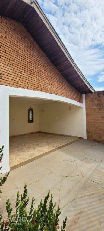 Casa à venda com 3 quartos, 140m² - Foto 1