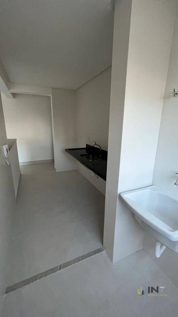 Apartamento à venda com 2 quartos, 66m² - Foto 5