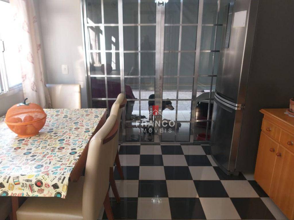 Casa de Condomínio à venda com 3 quartos, 248m² - Foto 3