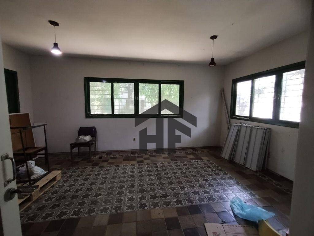 Casa à venda com 4 quartos, 349m² - Foto 18