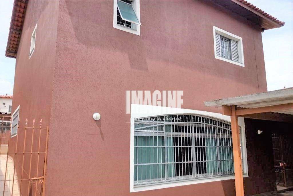 Sobrado à venda com 3 quartos, 300m² - Foto 1