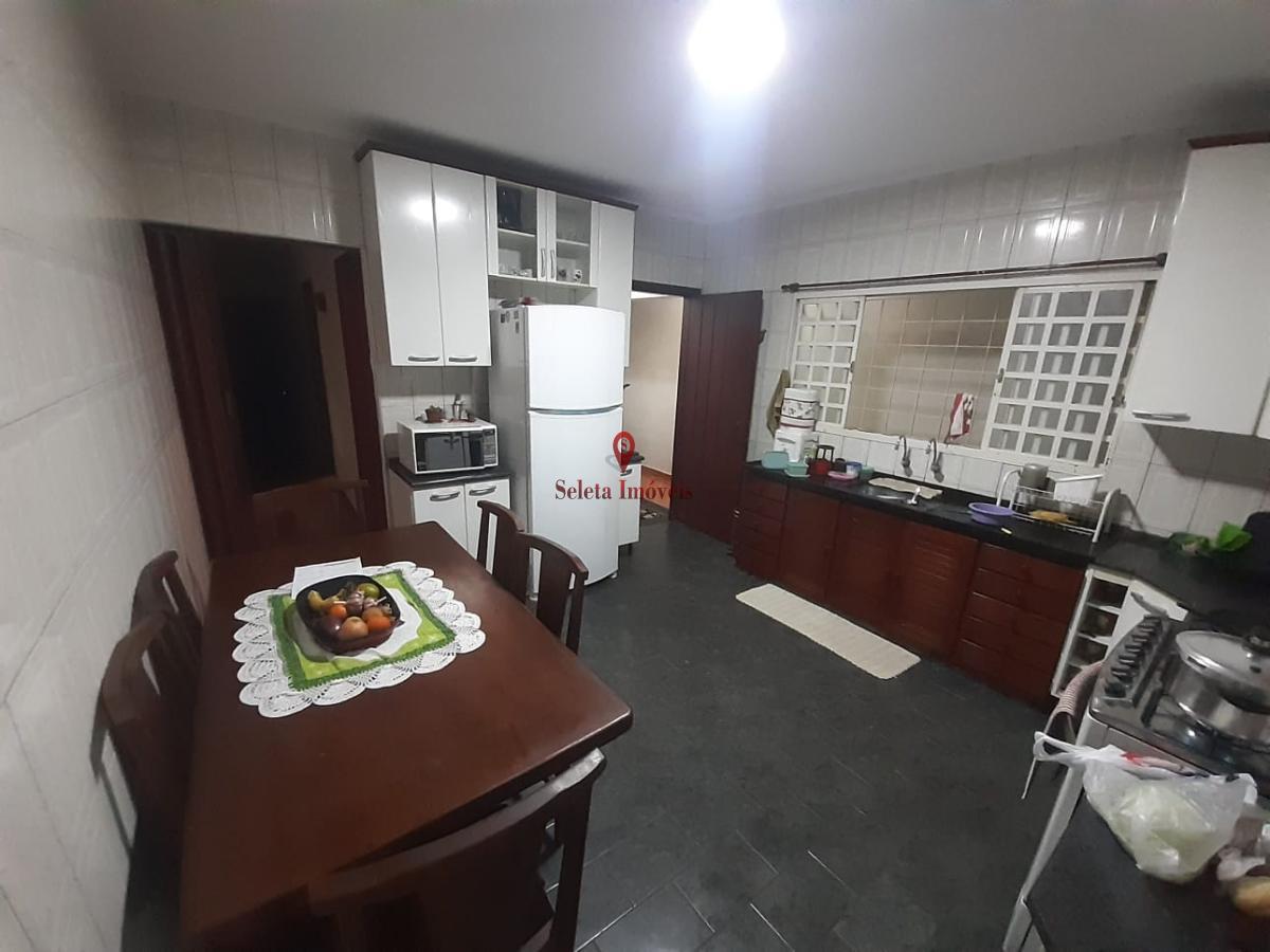 Casa à venda com 3 quartos, 130m² - Foto 4