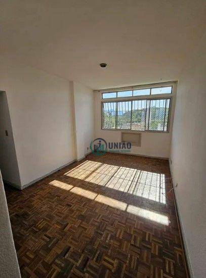 Apartamento à venda com 2 quartos, 70m² - Foto 1