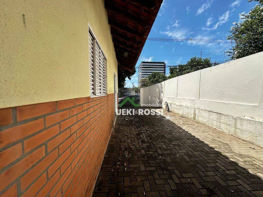 Casa à venda e aluguel com 2 quartos, 180m² - Foto 3