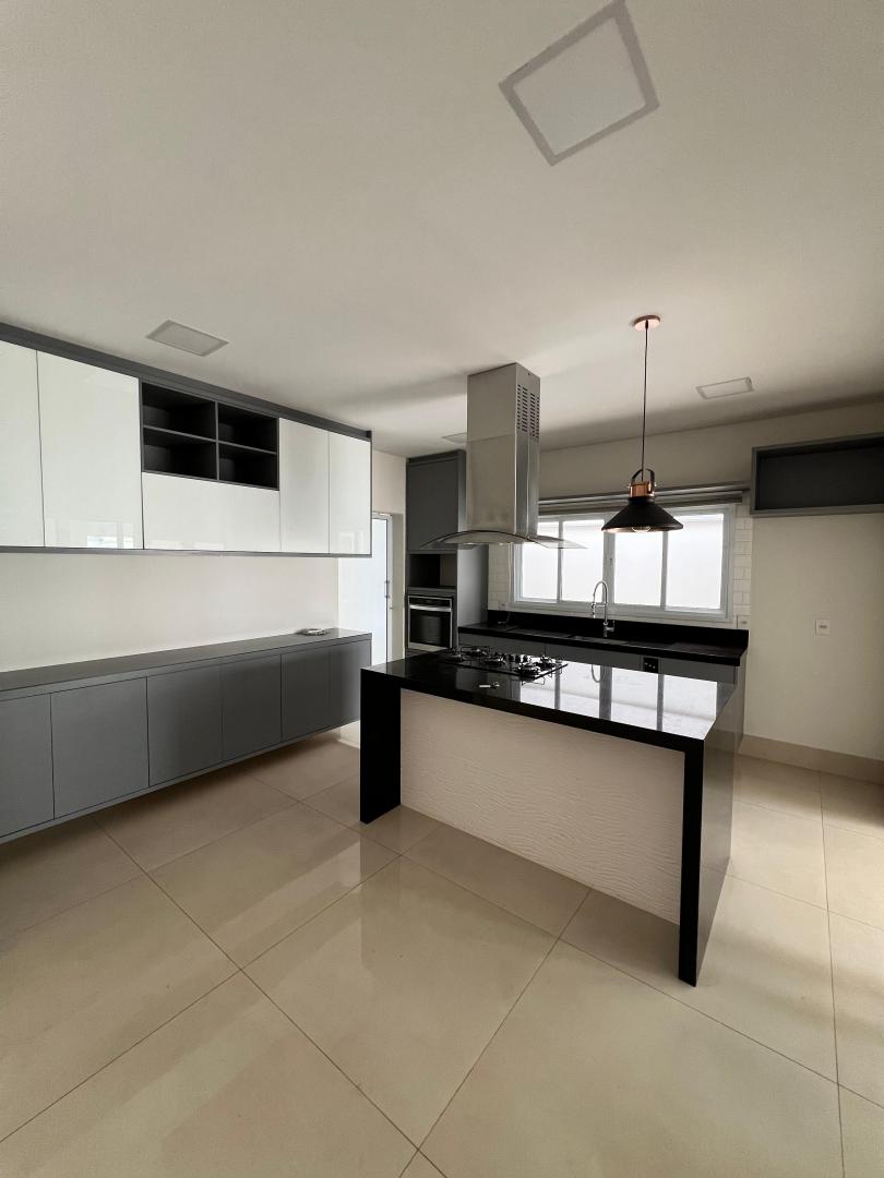 Casa de Condomínio para alugar com 3 quartos, 224m² - Foto 5