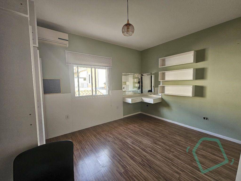 Casa de Condomínio à venda e aluguel com 3 quartos, 400m² - Foto 26