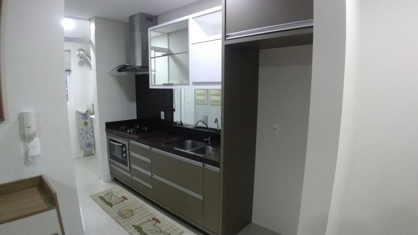 Apartamento para alugar com 2 quartos, 75m² - Foto 5