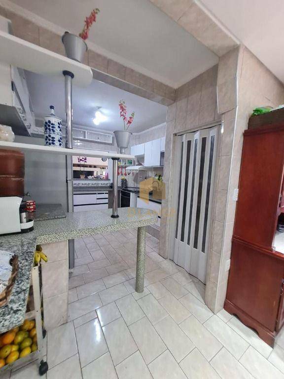 Casa à venda com 5 quartos, 250m² - Foto 6