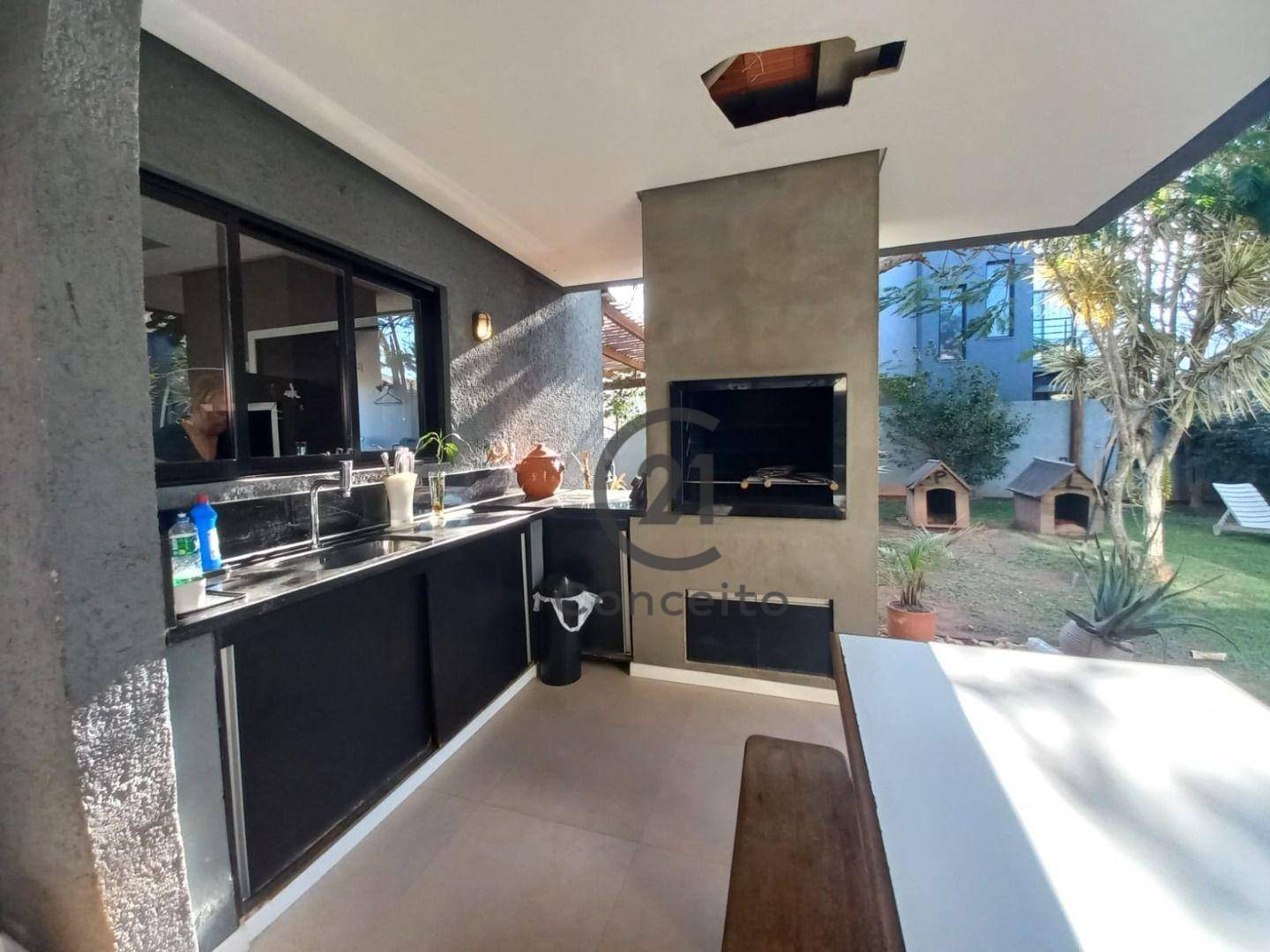 Casa à venda e aluguel com 4 quartos, 198m² - Foto 1