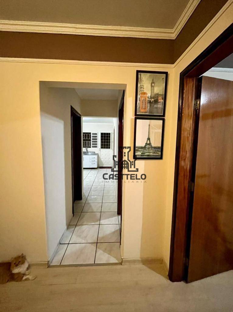 Casa à venda com 2 quartos, 120m² - Foto 2