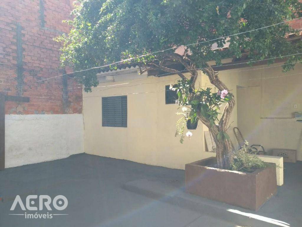 Casa à venda com 2 quartos, 150m² - Foto 1