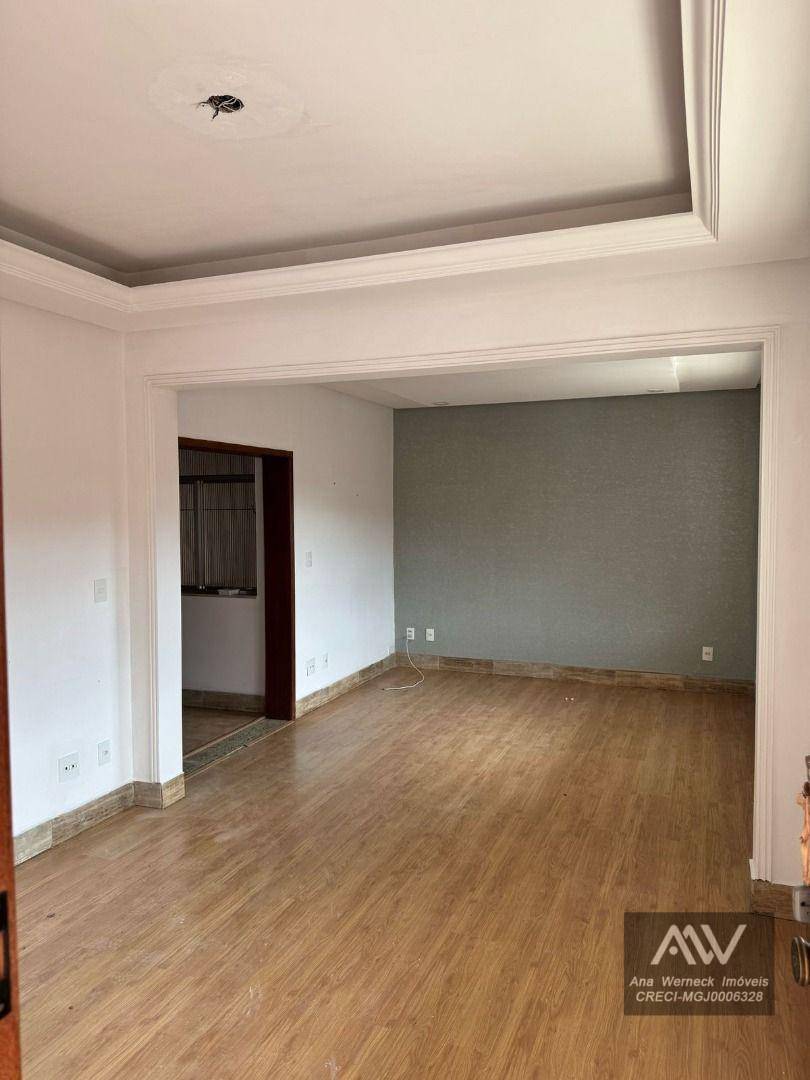 Casa à venda com 4 quartos, 330m² - Foto 3