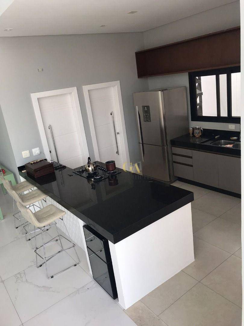 Casa de Condomínio para alugar com 4 quartos, 310m² - Foto 6