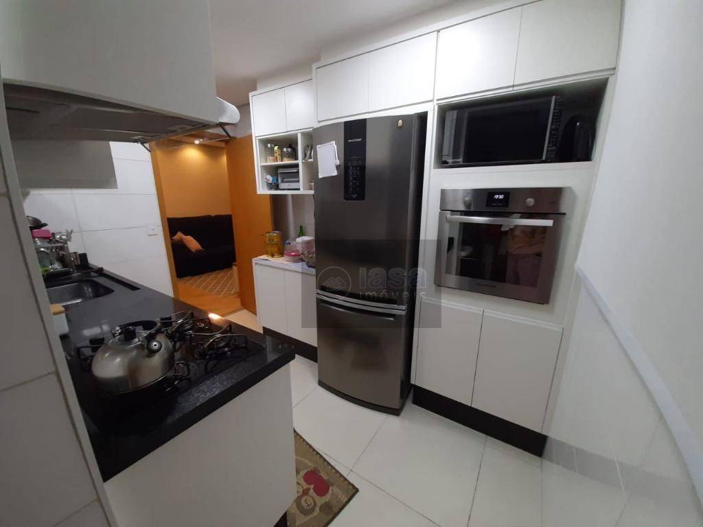 Apartamento à venda com 2 quartos, 78m² - Foto 4