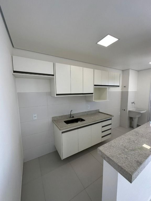 Apartamento para alugar com 3 quartos, 82m² - Foto 14