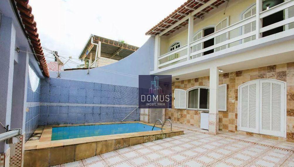 Casa à venda com 3 quartos, 184m² - Foto 1